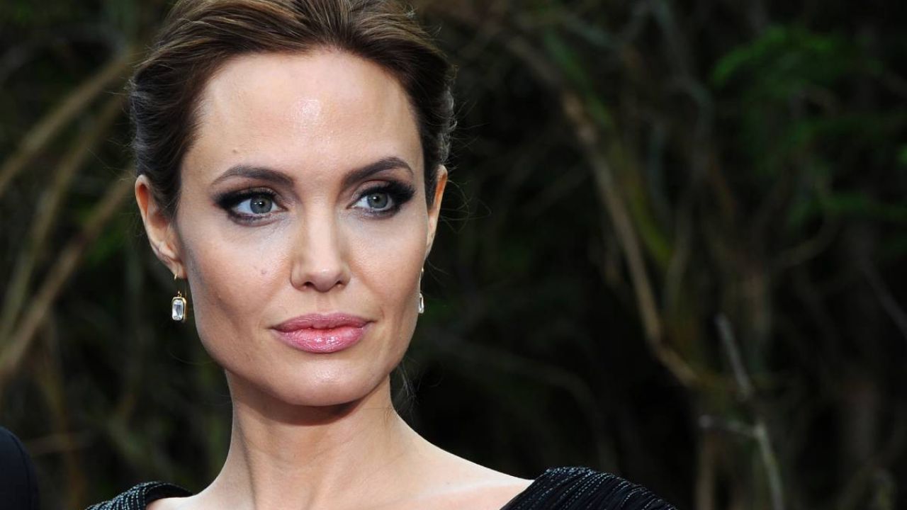 maria-angelina-jolie-confessa-E-stato-facile-amare-callas-v3-767582